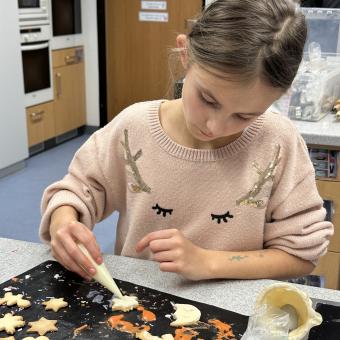 Kinder-Weihnachtsbäckerei in Vilsbiburg